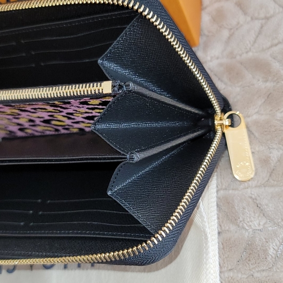 Louis Vuitton Wild at Heart Large Black Monogram Giant Flower Zippy Wallet - Picture 12 of 16